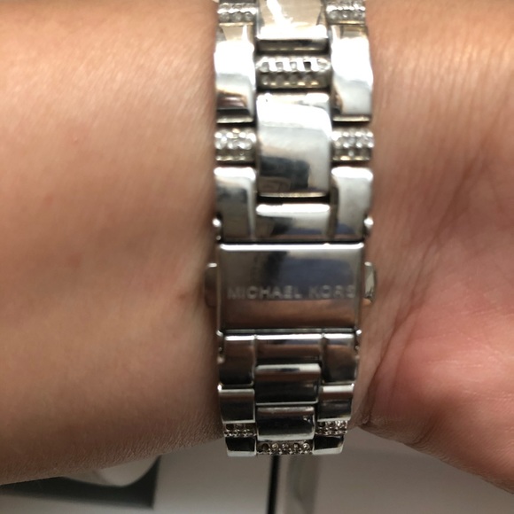 Michael Kors Smart Watch - Picture 5 of 6